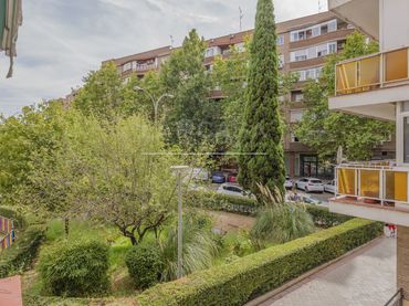 Piso con ascensor en venta en Paseo de Granada