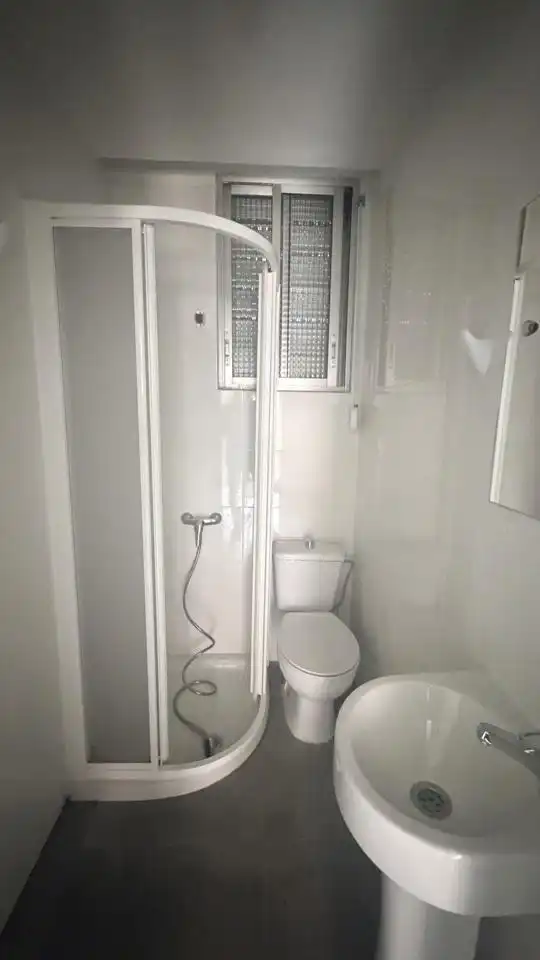 Badezimmer von Erdgeschoss zum Verkauf in Madrid