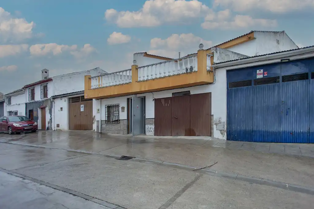 Casa adosada en venta en C/ Molinillos, Alcaudete