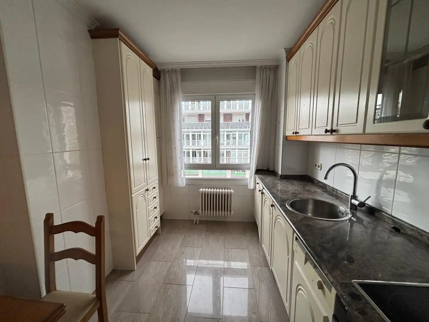 Cocina de Piso de alquiler en  Pamplona / Iruña con Calefacción, Parquet y Amueblado