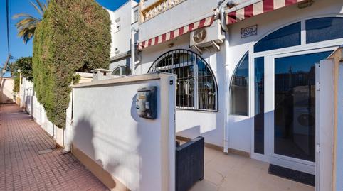 Foto 2 de Casa adosada en venda a Calle Embarcacion Carmen Flores, Nueva Torrevieja, Torrevieja