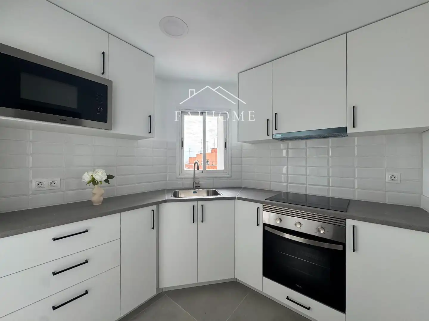 Kitchen of Attic for sale in Barcelona  with Heating, Parquet flooring and Oven