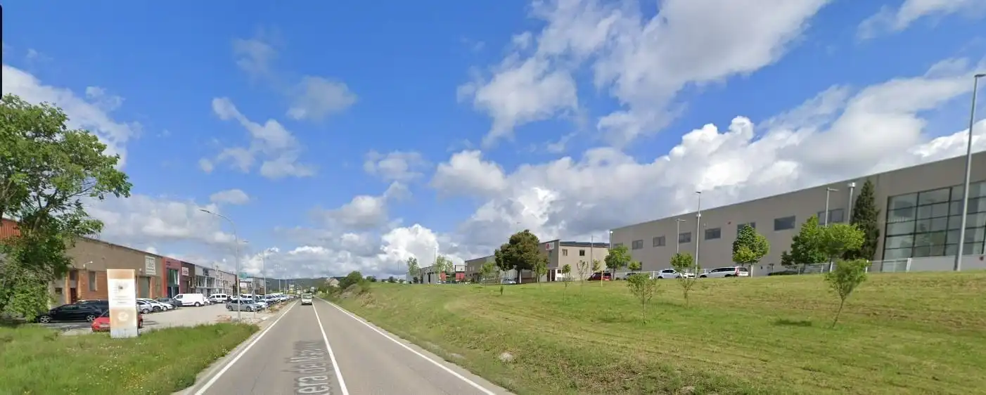 Vista exterior de Nau industrial en venda en Solsona