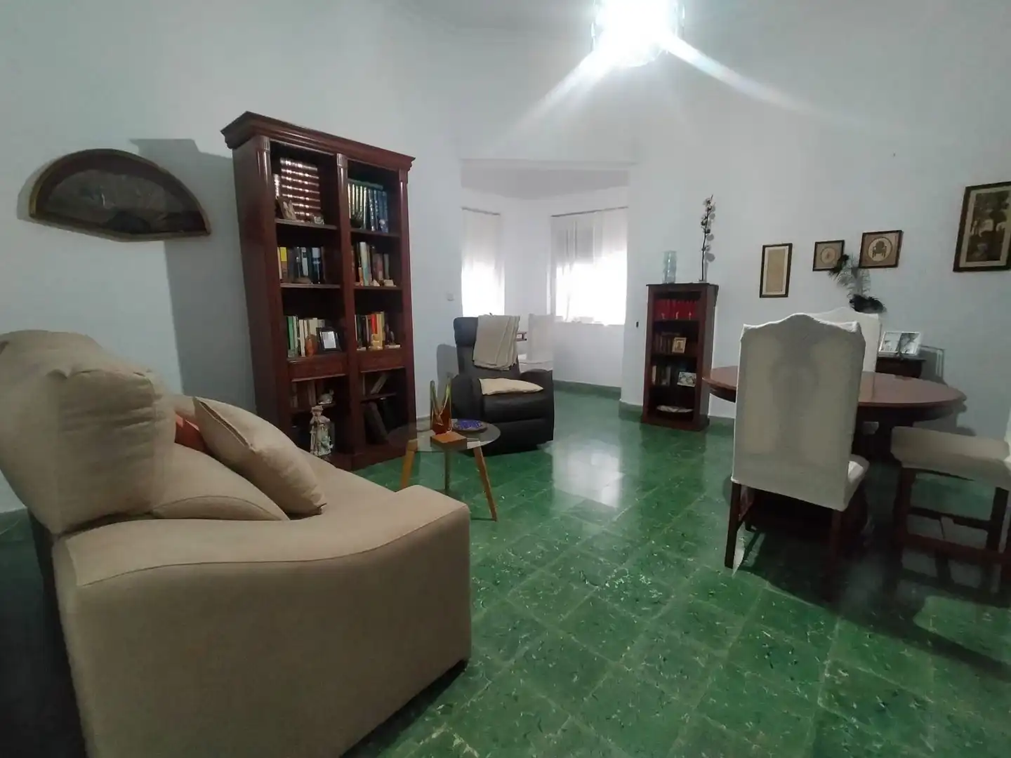 Wohnzimmer von Dachboden zum Verkauf in La Línea de la Concepción mit Terrasse und Abstellraum