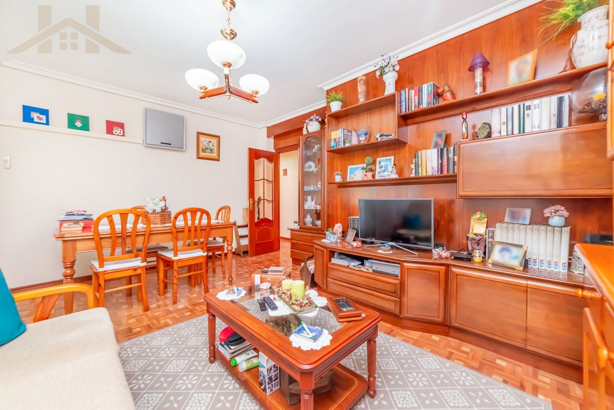 Living room of Flat for sale in Alcobendas  with Air Conditioner, Heating and Parquet flooring