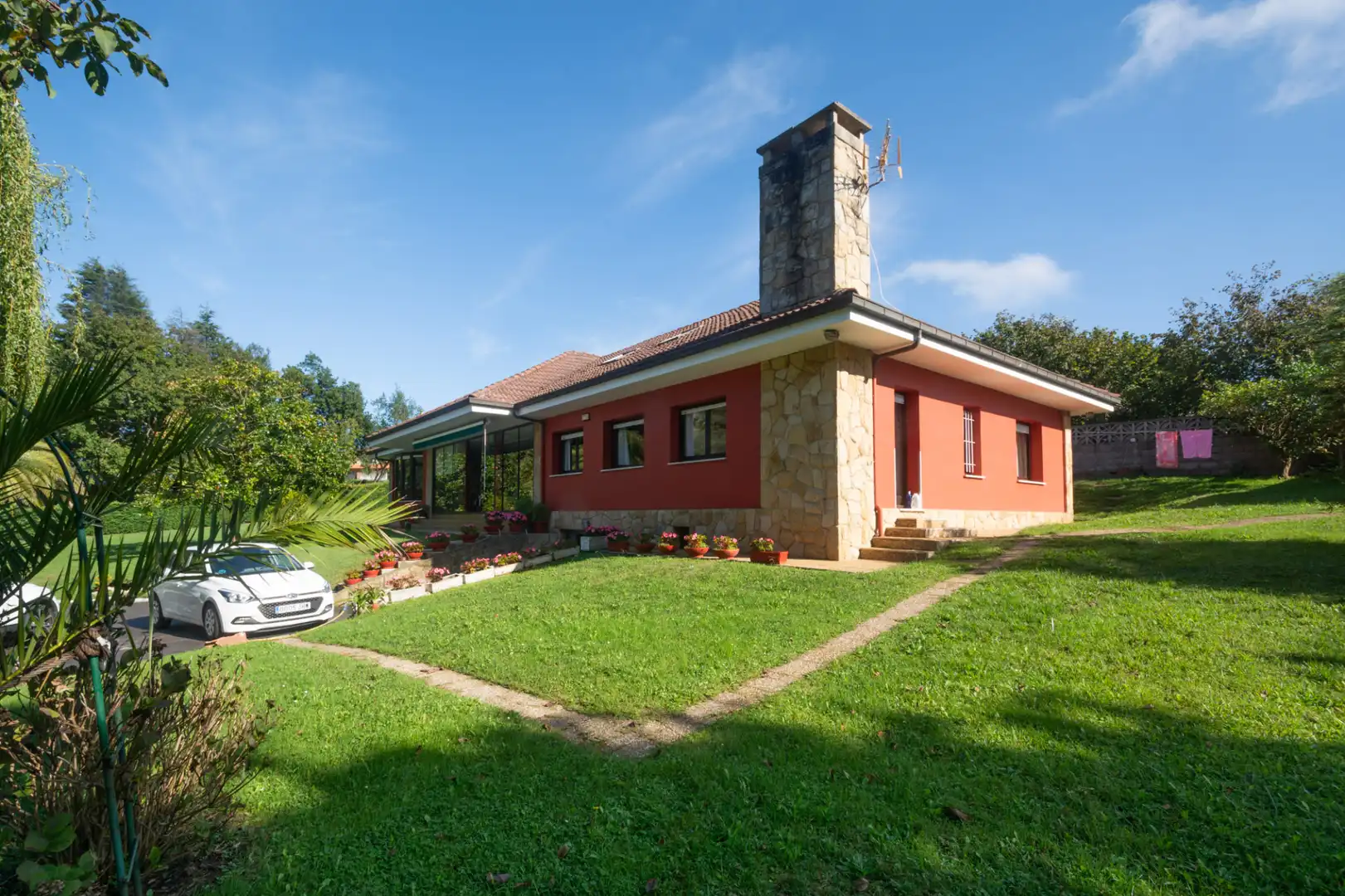 Vista exterior de Casa o chalet en venta en Somió - Cabueñes
