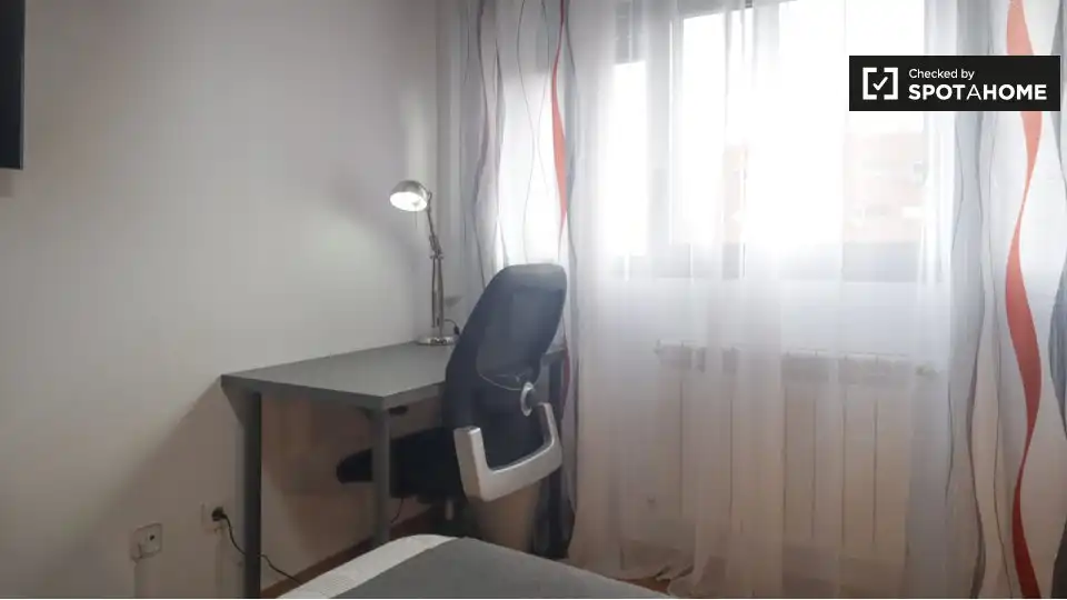 Bedroom of Flat for rent in Madrid  with Air Conditioner, Heating and Furnished