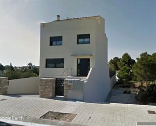 Vista exterior de Casa o xalet en venda en L'Ametlla de Mar  amb Aire condicionat, Calefacció i Jardí privat