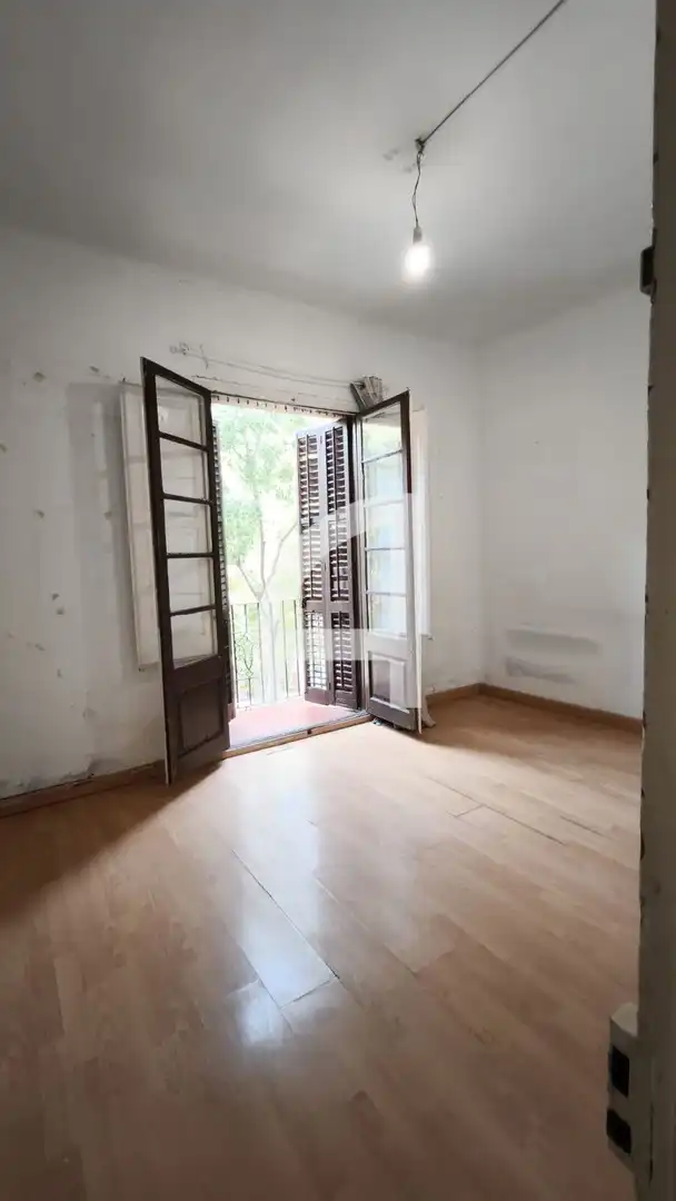 Flat with terrace for sale in Maragall