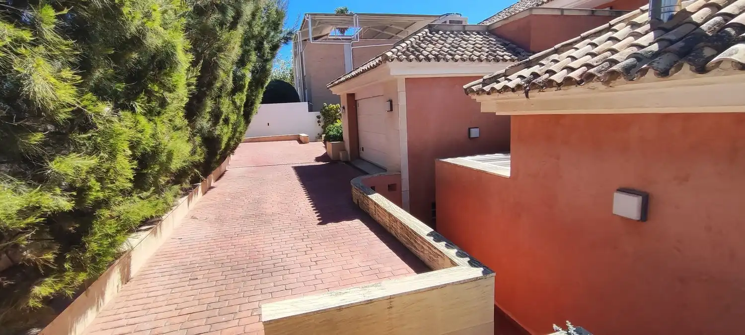 Vista exterior de Casa o chalet en venta en Alicante / Alacant con Calefacción, Jardín privado y Terraza