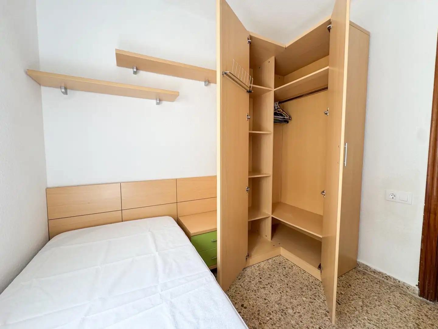 Habitación de Piso de alquiler en Catarroja con Aire acondicionado y Trastero