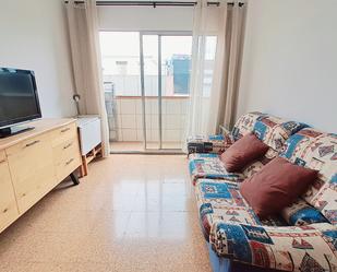Sala d'estar de Estudi de lloguer en Las Palmas de Gran Canaria amb Moblat, Rentadora i Microones