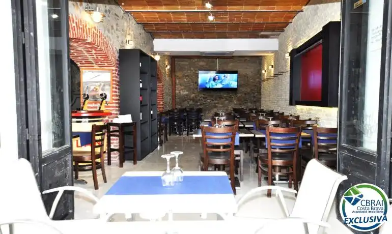 Business premises for sale in Carrer Joan Badosa 24 Bajos 24, imagen 2