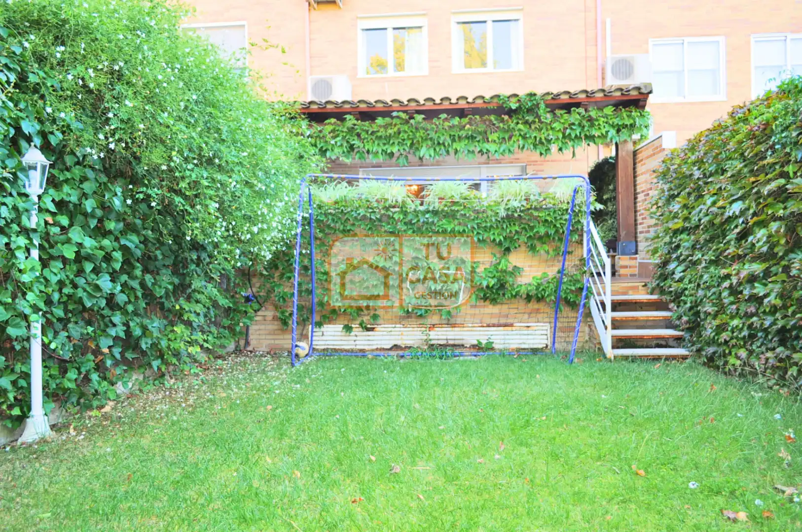 Jardí de Casa adosada en venda en Cáceres amb Aire condicionat, Calefacció i Jardí privat