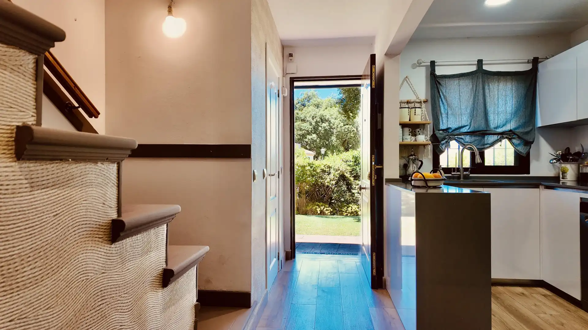 Casa adosada en venta en Marbella con Jardín privado, Alarma y Piscina comunitaria