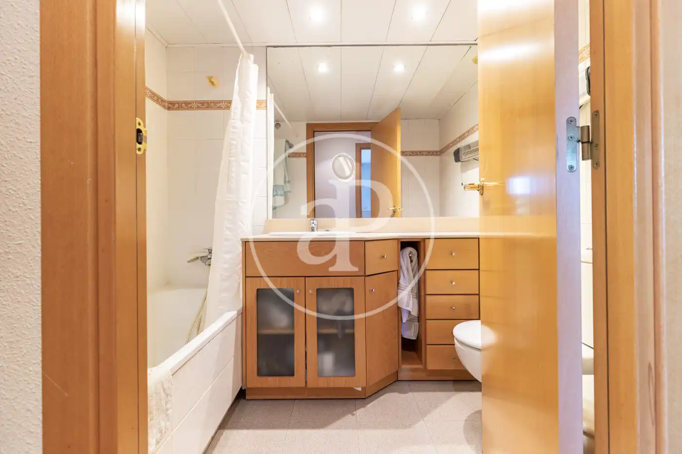Bathroom of Flat for sale in Sant Cugat del Vallès  with Air Conditioner, Heating and Terrace
