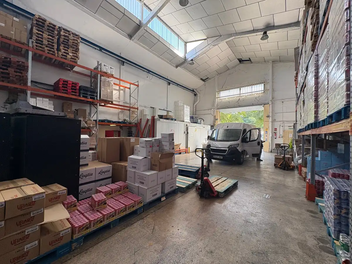 Industrial buildings for rent in Centre