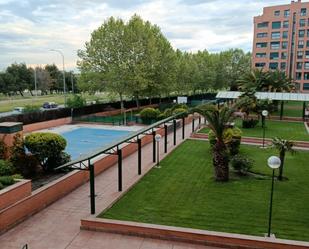 Swimming pool of Flat for sale in  Madrid Capital  with Air Conditioner, Heating and Private garden
