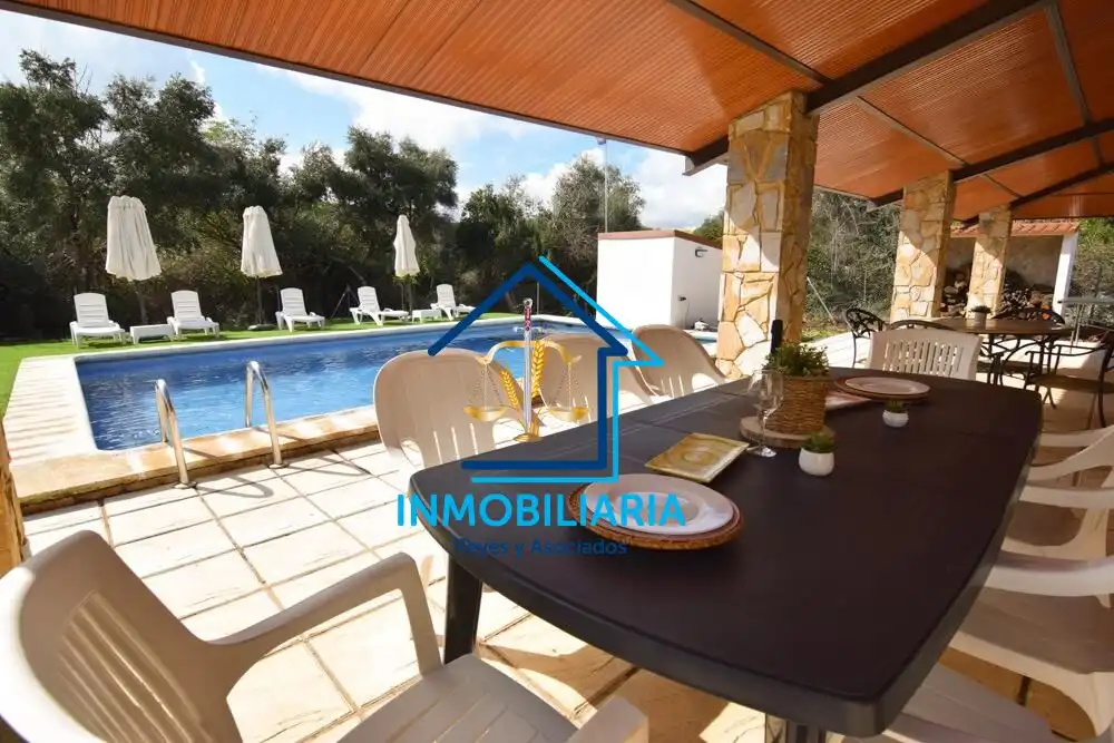 Piscina de Casa o xalet en venda en Córdoba amb Aire condicionat, Terrassa i Piscina
