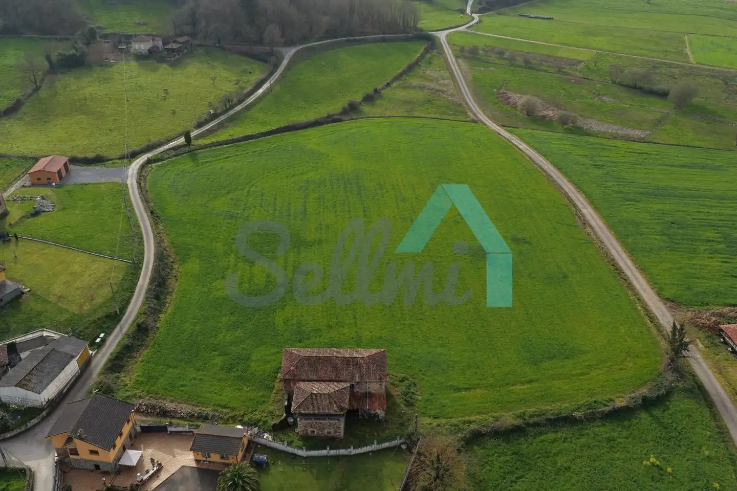Casa o xalet en venda a Llamas, Salas