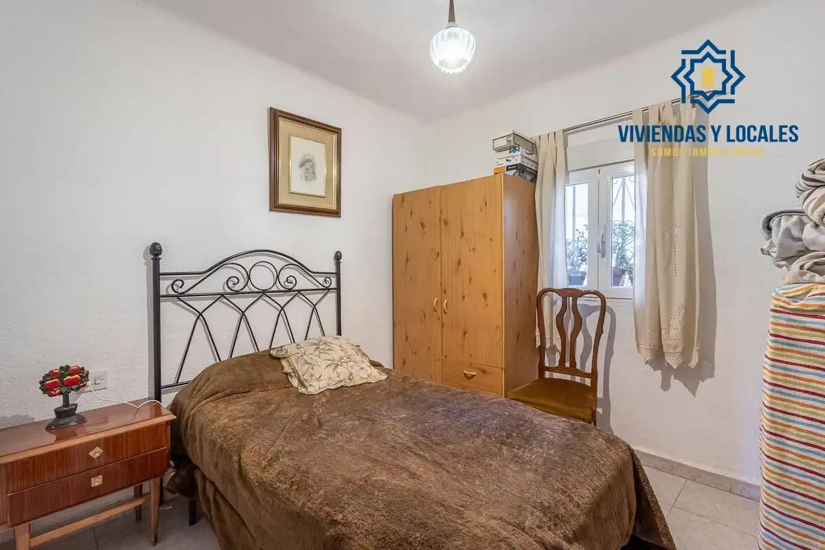 Bedroom of Flat for sale in Granada