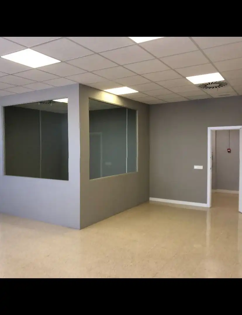 Büro zur Miete in Coslada mit Klimaanlage, Heizung und Alarm