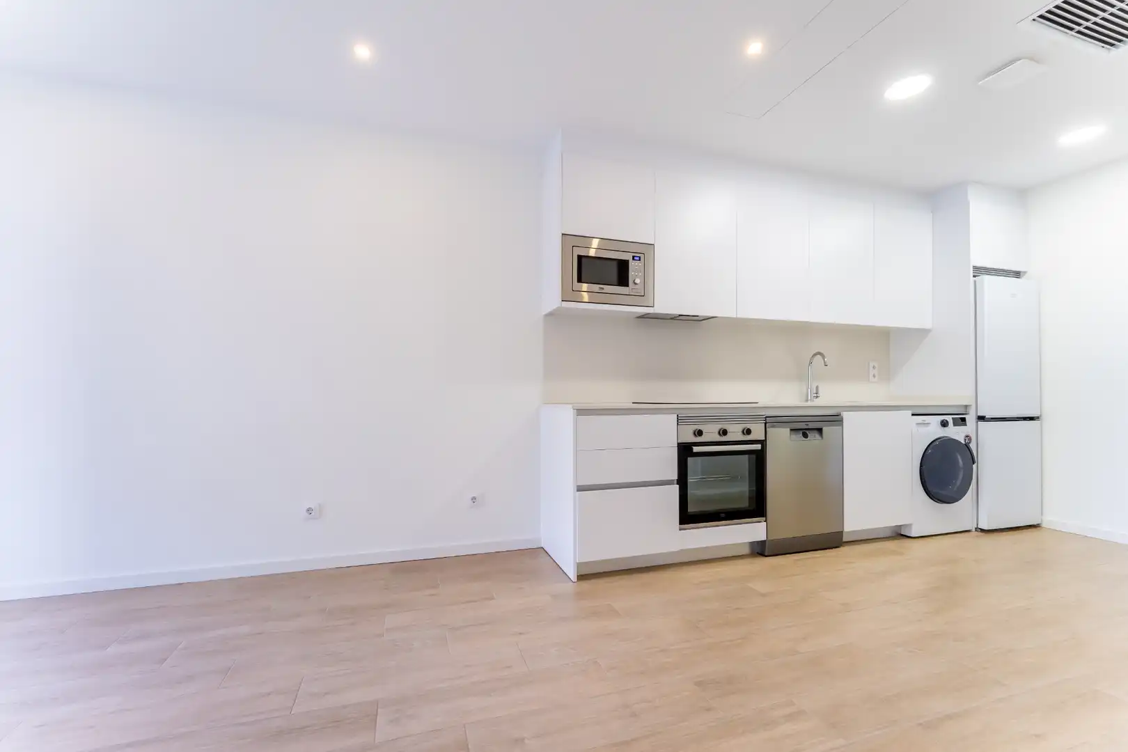 Flat for rent in Calle de Juan Ignacio Luca de Tena, 28, Salvador