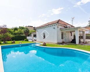 Jardí de Casa o xalet en venda en Castelldefels amb Aire condicionat, Jardí privat i Traster