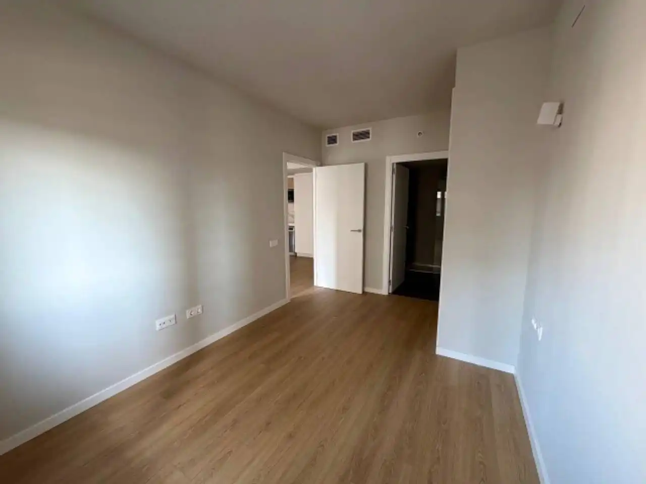 Bedroom of Flat for rent in Terrassa  with Air Conditioner, Heating and Parquet flooring