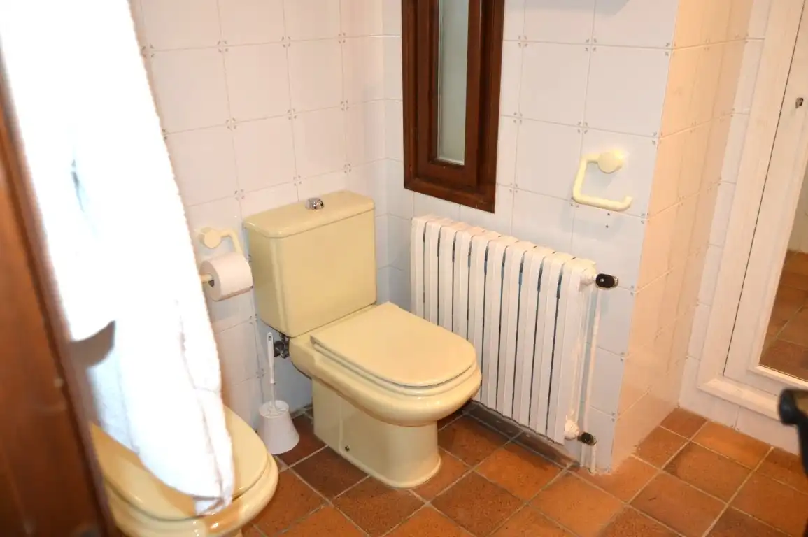 Baño de Casa o chalet de alquiler en Prullans con Jardín privado, Parquet y Terraza