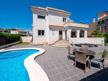 Villa avec balcon à vendre à Orihuela Costa