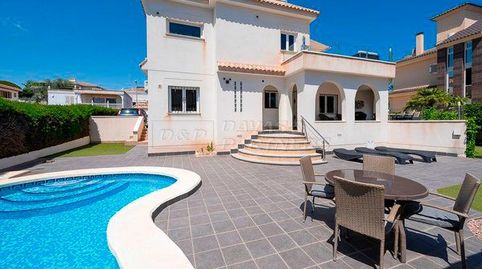 Chalet en venta en La Zenia, 7 dormitorios.