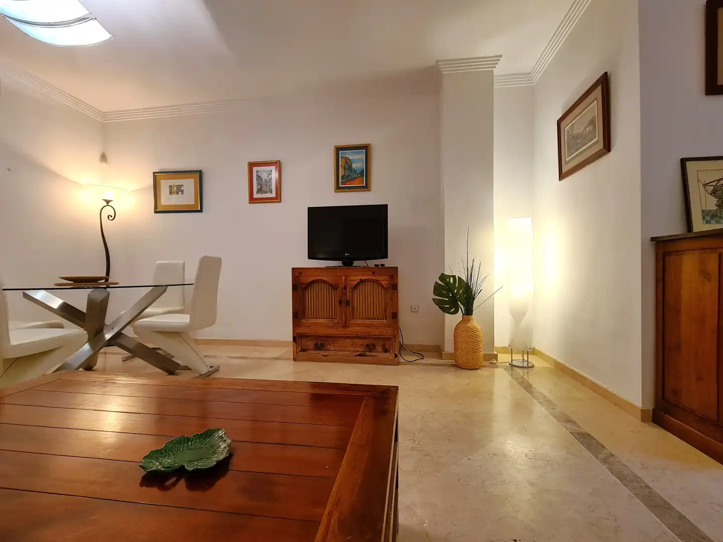 Sala d'estar de Apartament en venda en Sotogrande amb Jardí privat, Terrassa i Moblat