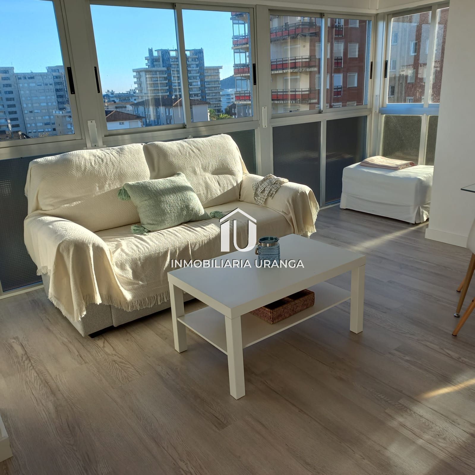 Vista exterior de Piso en venta en Laredo con Calefacción