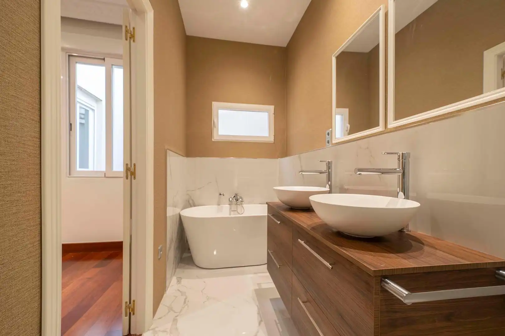 Badezimmer von Wohnung zur Miete in Madrid mit Klimaanlage, Heizung und Balkon