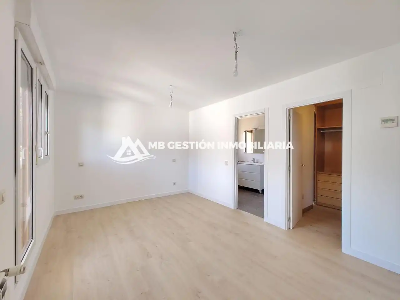 Habitación de Casa adosada en venta en Fuenlabrada con Aire acondicionado, Calefacción y Jardín privado