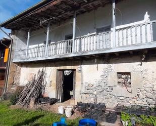 Vista exterior de Casa adosada en venda en Escalante amb Jardí privat i Terrassa