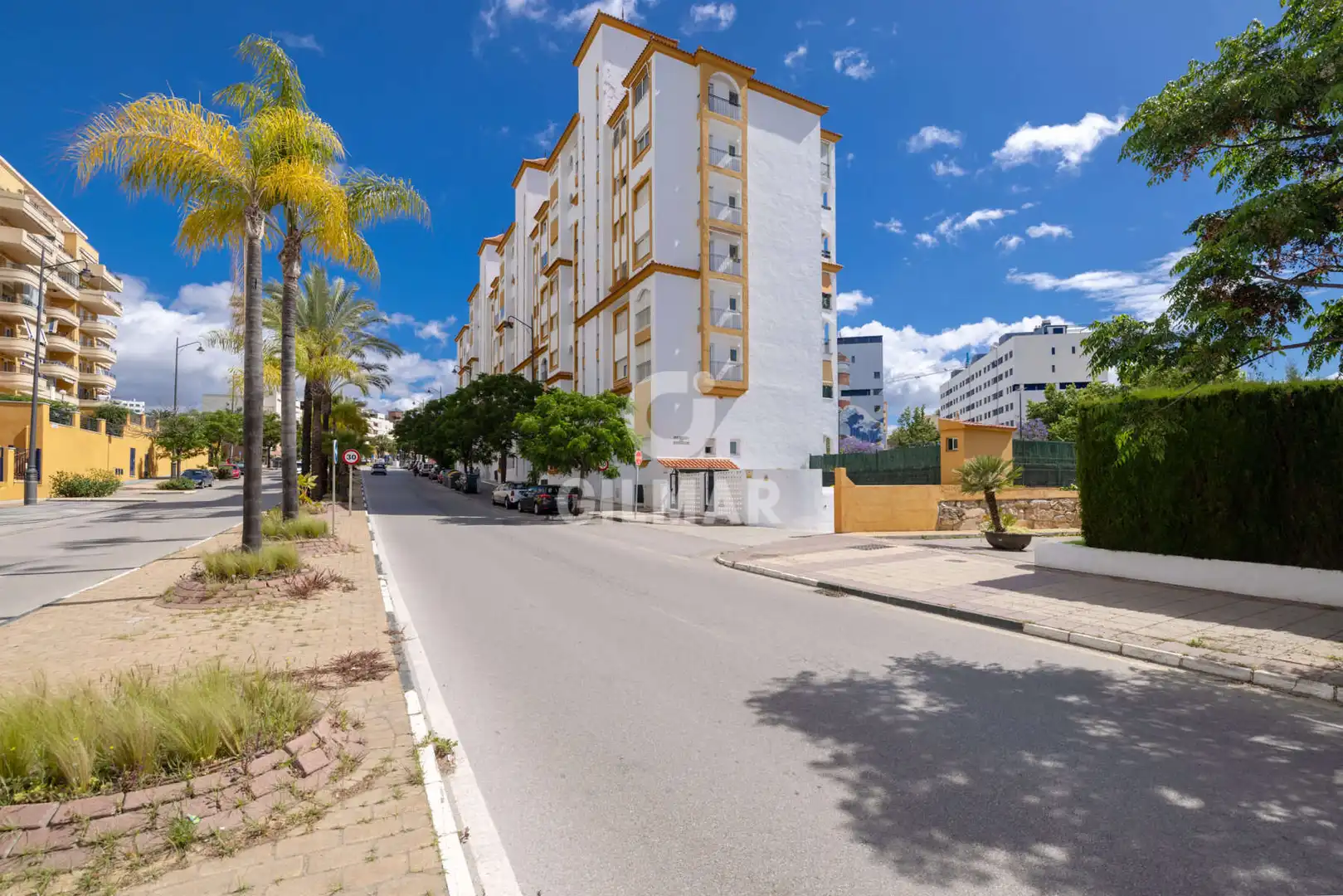 Vista exterior de Pis en venda en Estepona amb Calefacció, Traster i Piscina