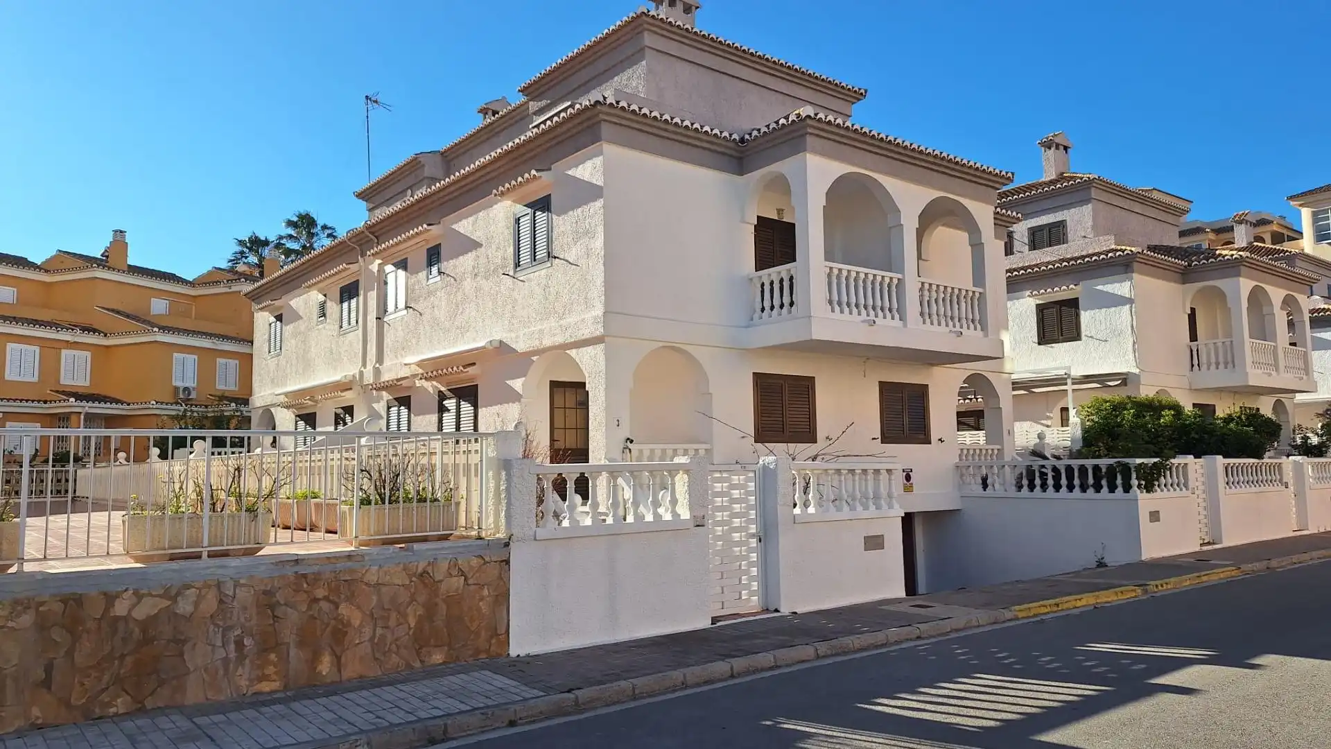 Vista exterior de Casa adosada en venta en Sueca con Aire acondicionado, Terraza y Amueblado
