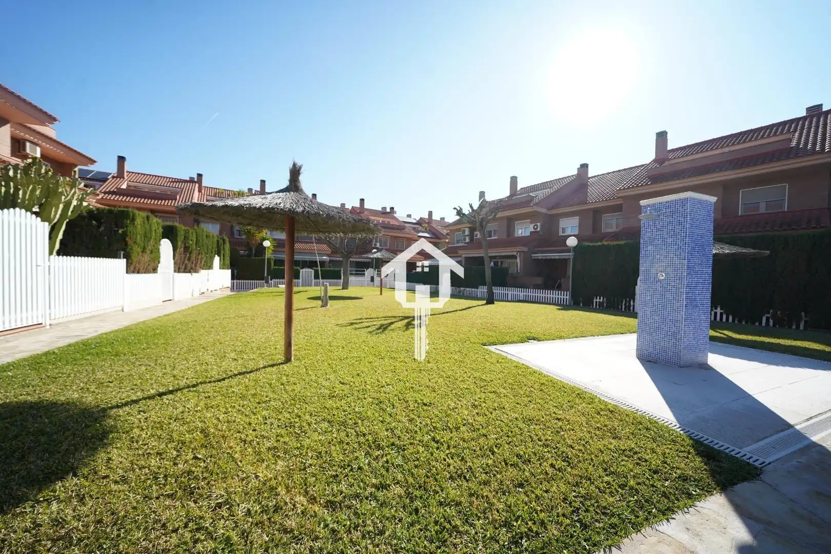 Jardí de Casa adosada en venda en Alicante / Alacant amb Aire condicionat, Calefacció i Jardí privat