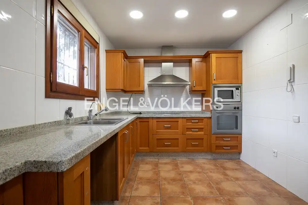 Cocina de Casa o chalet de alquiler en L'Eliana con Aire acondicionado, Calefacción y Jardín privado