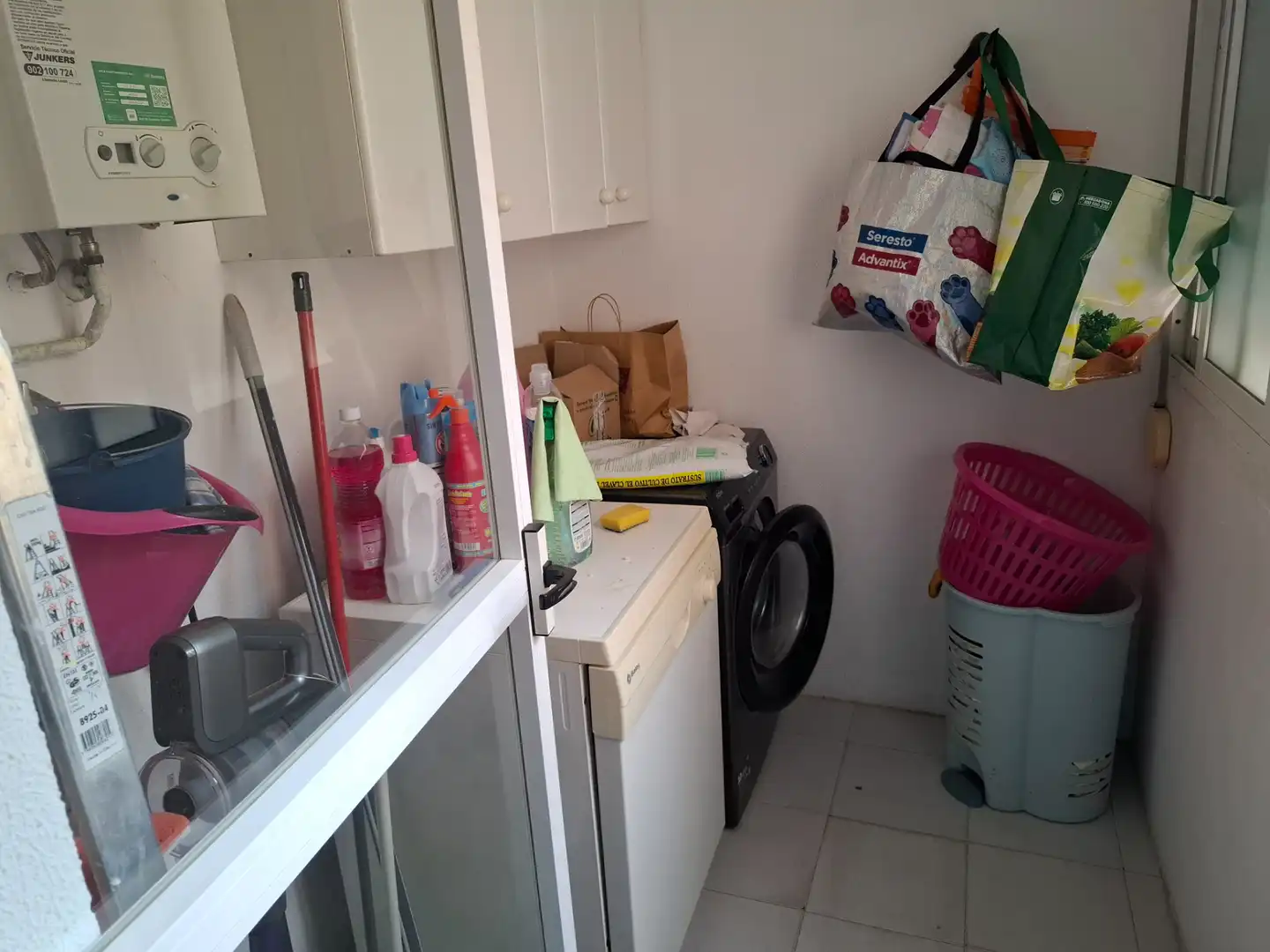 Kitchen of Flat for sale in Sevilla  with Air Conditioner, Terrace and Storage room
