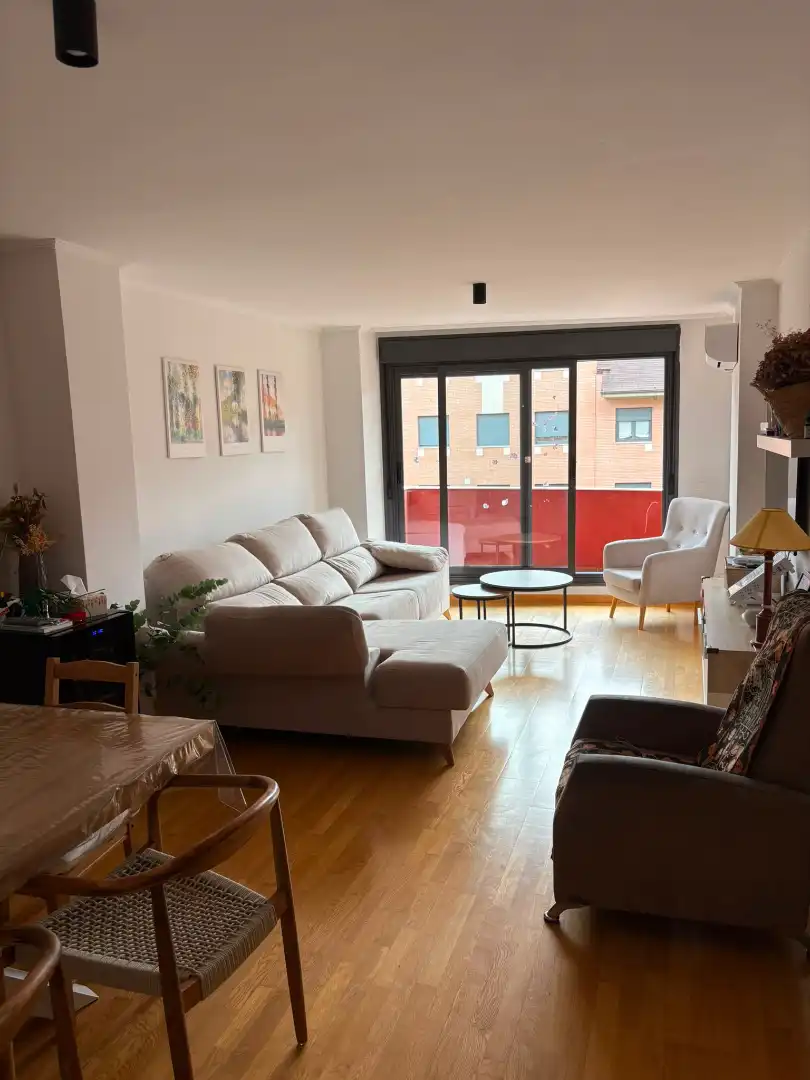 Living room of Flat for rent in Oviedo   with Air Conditioner, Heating and Parquet flooring