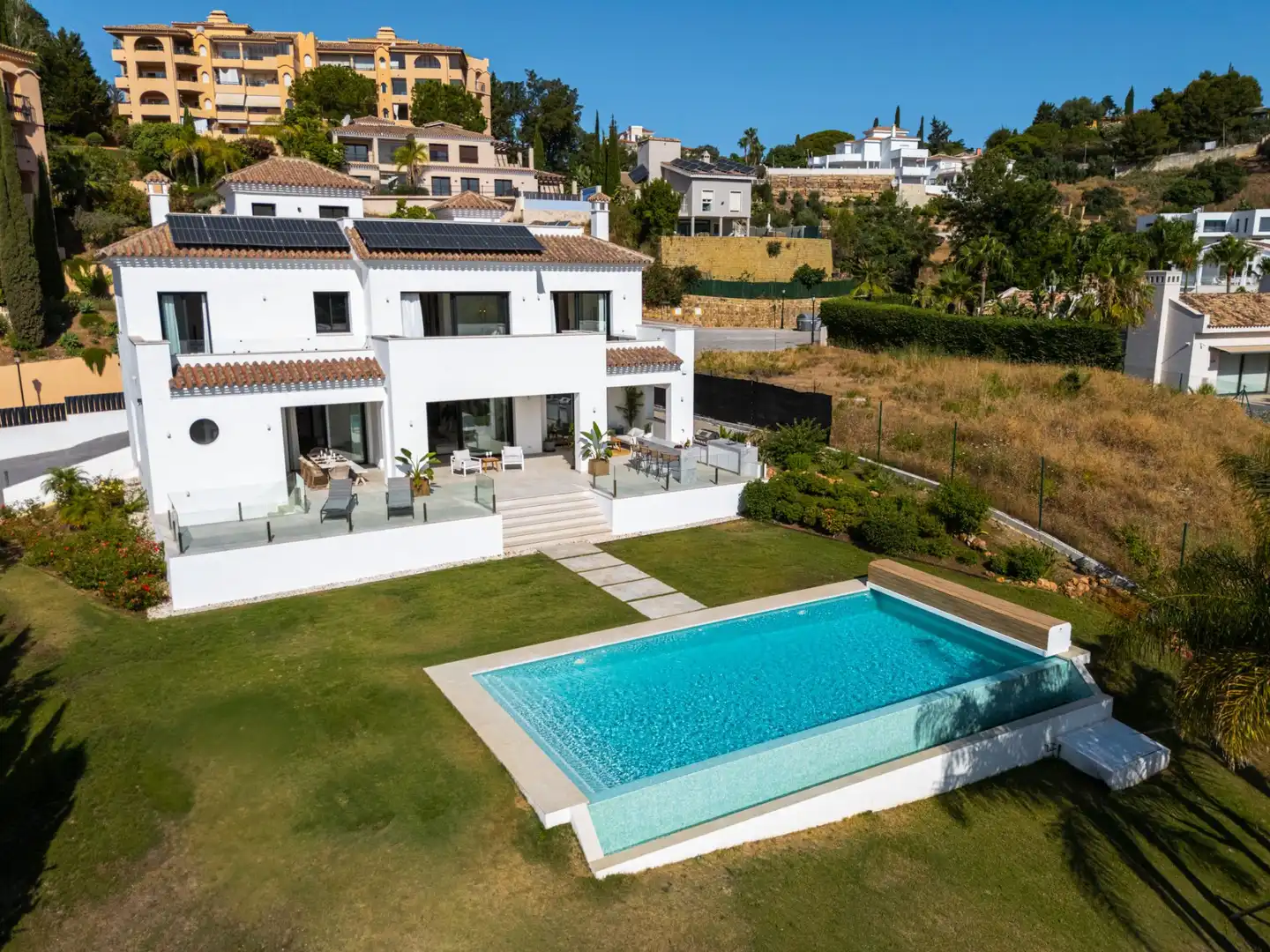 Casa con terraza en venta en Elviria - Cabopino