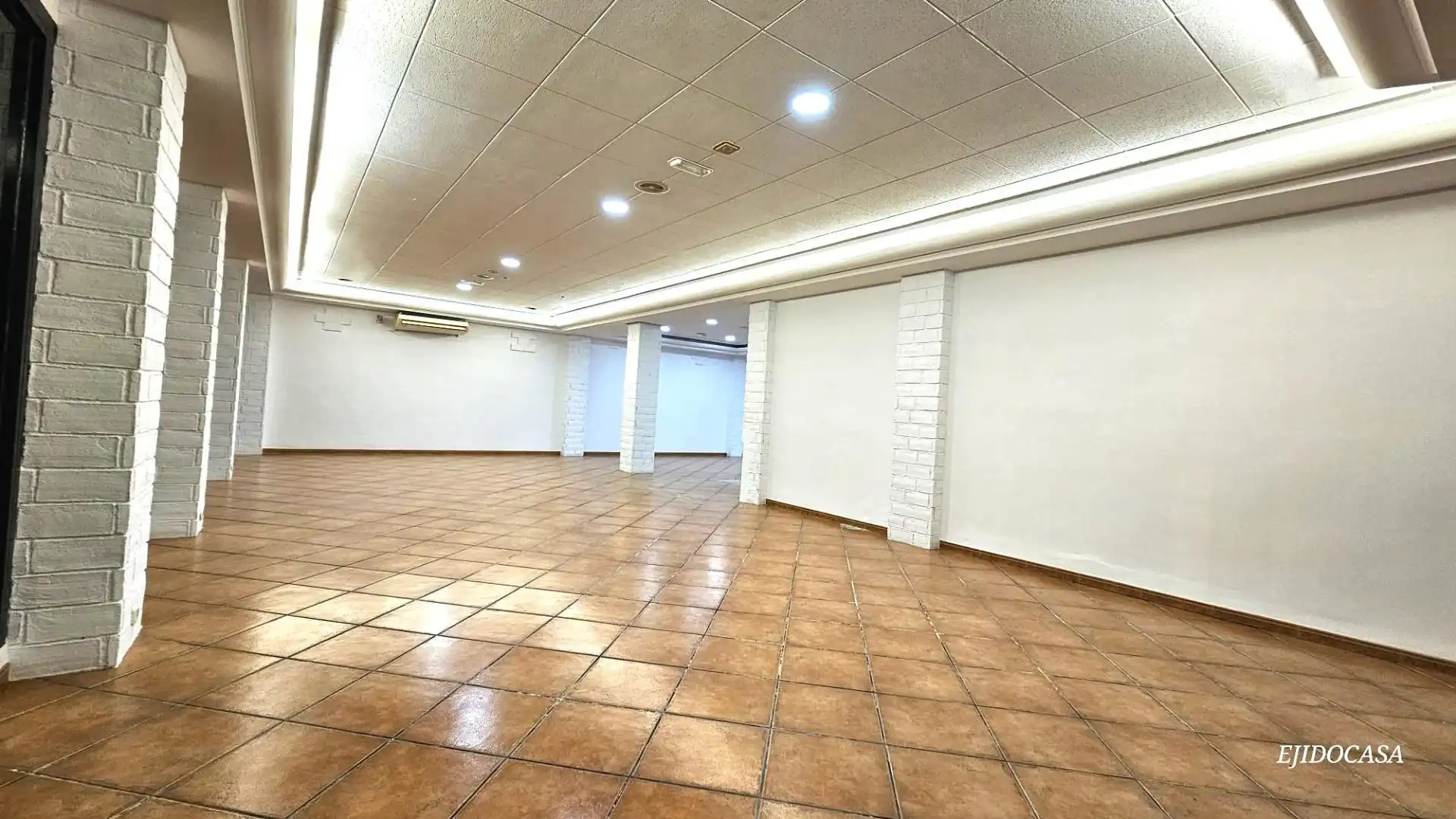 Local comercial en venda a El Ejido Ciudad, imagen 2