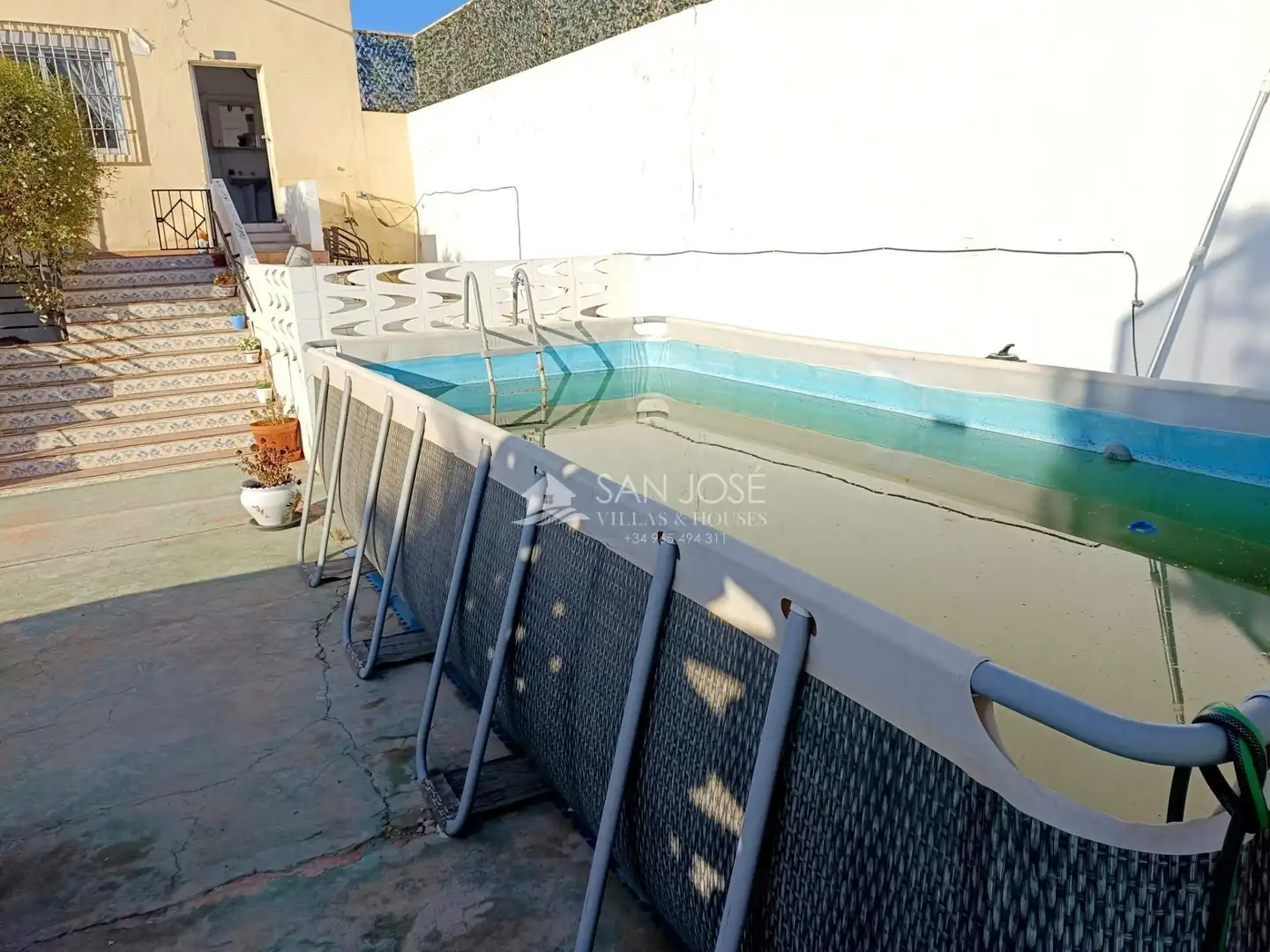 Schwimmbecken von Haus oder Chalet zum Verkauf in Elda mit Klimaanlage