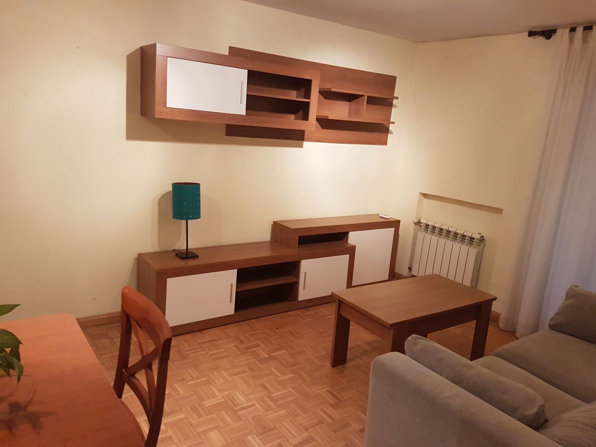 Sala d'estar de Pis de lloguer en  Madrid Capital amb Calefacció, Moblat i Es permeten mascotes