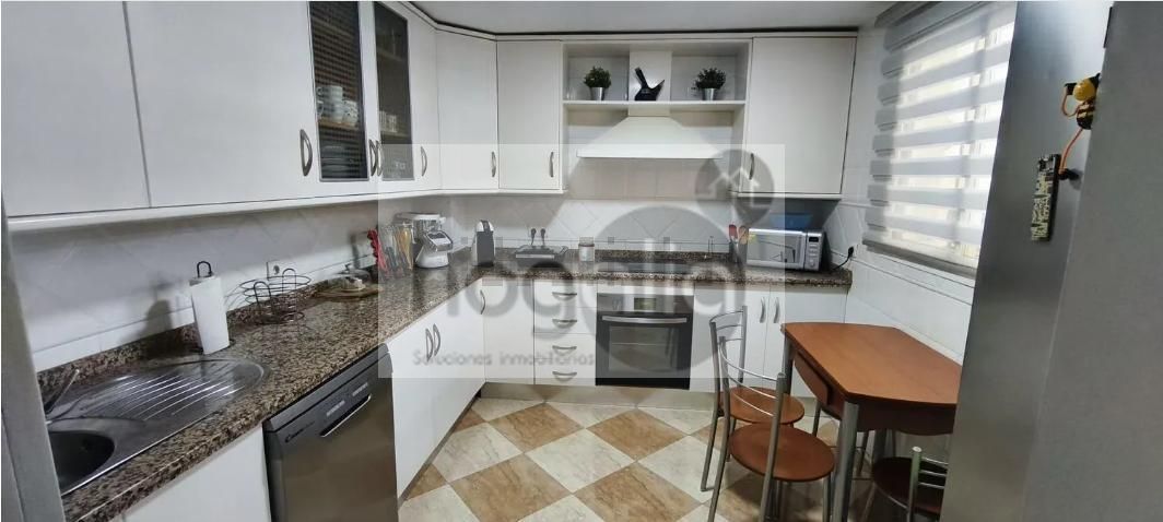 Cuina de Casa o xalet de lloguer en  Sevilla Capital amb Aire condicionat, Terrassa i Traster