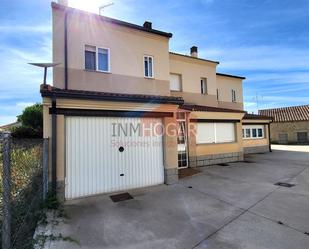 Vista exterior de Casa o xalet en venda en Berrocalejo de Aragona amb Terrassa