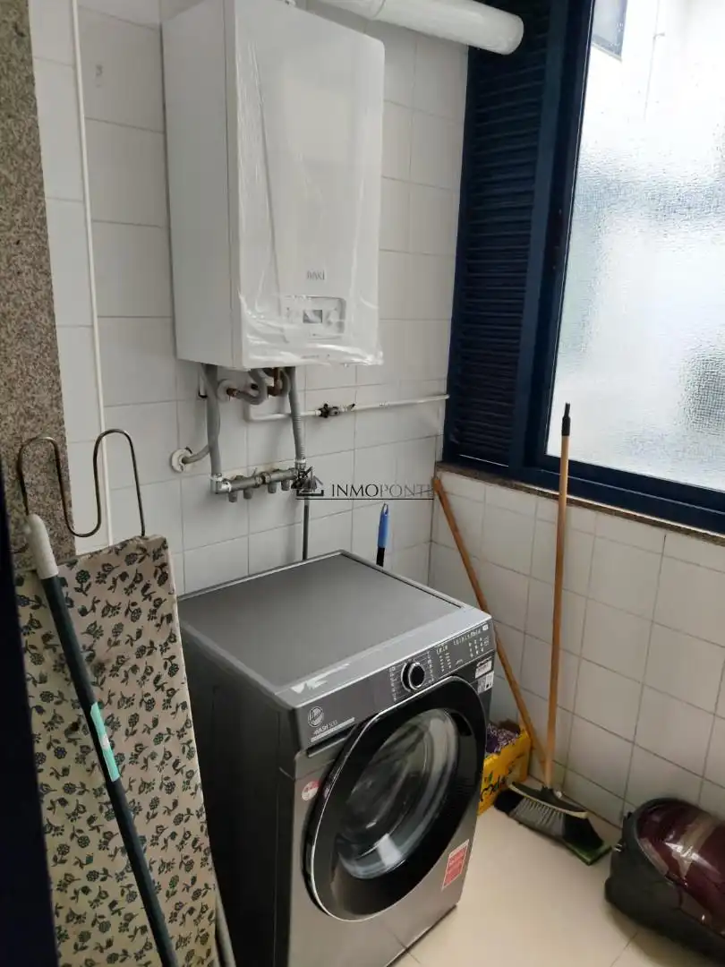 Schlafzimmer von Wohnung zur Miete in Pontevedra Capital  mit Heizung, Parkett und Terrasse